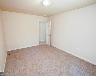 935 Queen Avenue - Photo Thumbnail 22