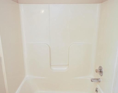 935 Queen Avenue - Photo Thumbnail 26
