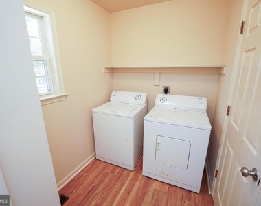 935 Queen Avenue - Photo Thumbnail 16