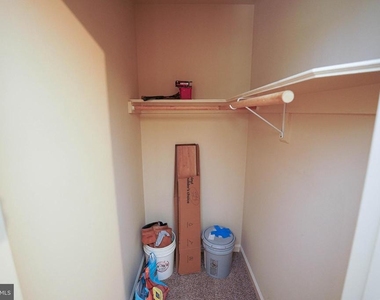 935 Queen Avenue - Photo Thumbnail 23