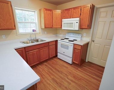 935 Queen Avenue - Photo Thumbnail 13