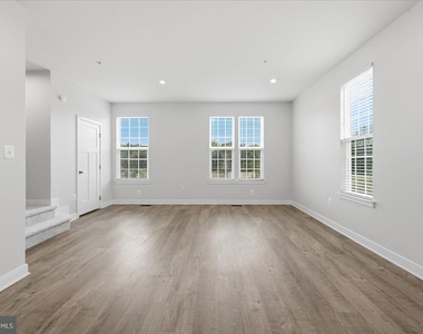 1550 Adamson Way - Photo Thumbnail 11