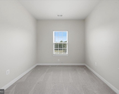 1550 Adamson Way - Photo Thumbnail 29