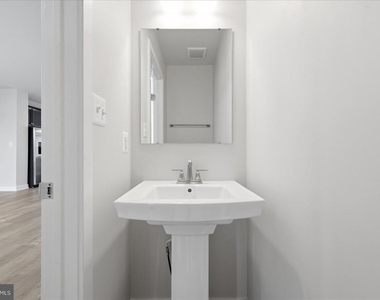 1550 Adamson Way - Photo Thumbnail 22