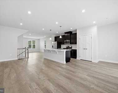 1550 Adamson Way - Photo Thumbnail 16