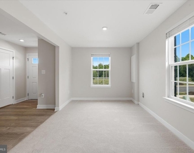 1550 Adamson Way - Photo Thumbnail 6