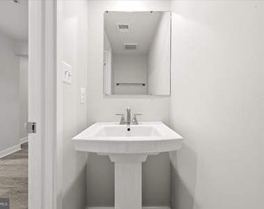 1550 Adamson Way - Photo Thumbnail 8
