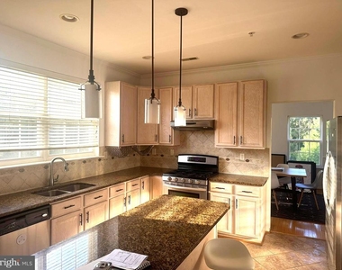 1401 Windjammer Court - Photo Thumbnail 2