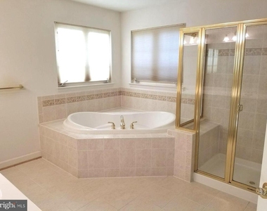 4415 Medallion Drive - Photo Thumbnail 19