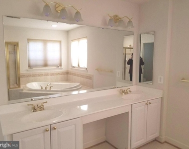 4415 Medallion Drive - Photo Thumbnail 18