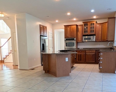 4415 Medallion Drive - Photo Thumbnail 8