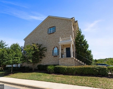 4500 Grazing Way - Photo Thumbnail 3
