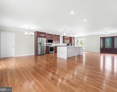 14204 Woodcrest Drive - Photo Thumbnail 7
