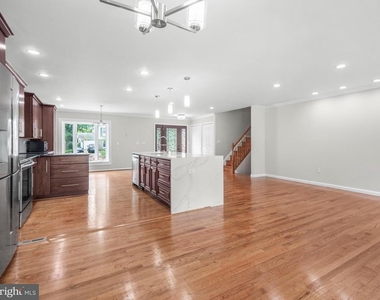 14204 Woodcrest Drive - Photo Thumbnail 6