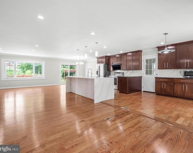 14204 Woodcrest Drive - Photo Thumbnail 9