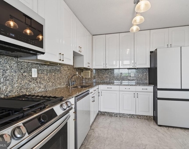 11801 Rockville Pik - Photo Thumbnail 5
