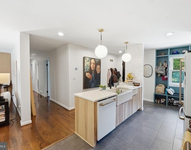 5902 Wilson Lane - Photo Thumbnail 9