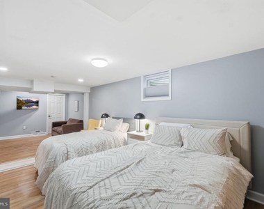 5902 Wilson Lane - Photo Thumbnail 31