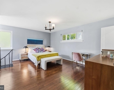 5902 Wilson Lane - Photo Thumbnail 15