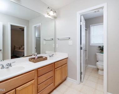 7850 Braefield Drive - Photo Thumbnail 16