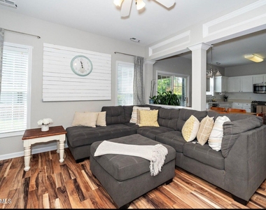7850 Braefield Drive - Photo Thumbnail 7