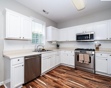 7850 Braefield Drive - Photo Thumbnail 10