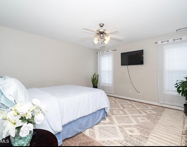 7850 Braefield Drive - Photo Thumbnail 15