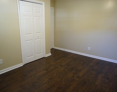 112 E Mciver Street - Photo Thumbnail 9