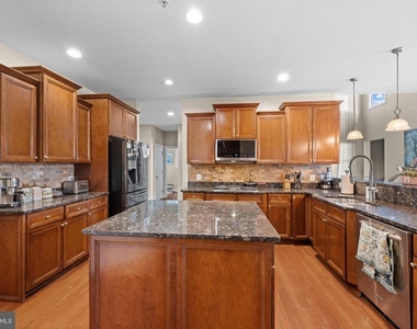 5066 Winesap Way - Photo Thumbnail 12