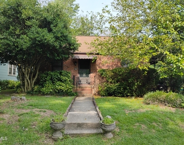 1007 Rosehill Avenue - Photo Thumbnail 1