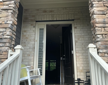 920 Cozy Oak Avenue - Photo Thumbnail 1