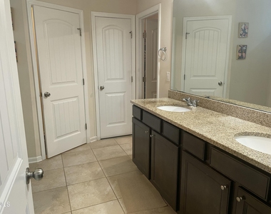 920 Cozy Oak Avenue - Photo Thumbnail 21