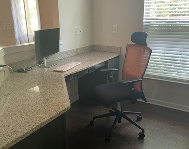 920 Cozy Oak Avenue - Photo Thumbnail 9