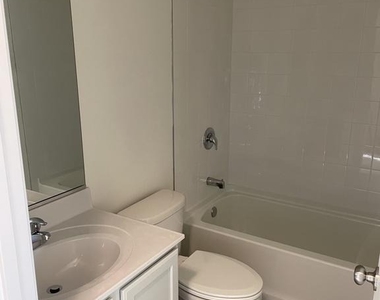 377 Hackley Drive - Photo Thumbnail 3