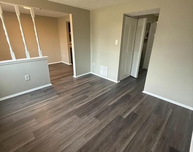 5752 Charstone Court - Photo Thumbnail 10