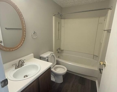 5752 Charstone Court - Photo Thumbnail 23