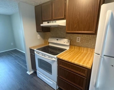 5752 Charstone Court - Photo Thumbnail 4