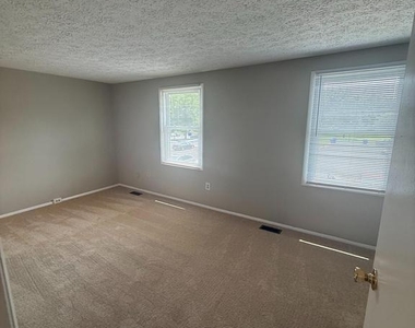 5752 Charstone Court - Photo Thumbnail 17