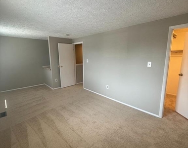 5752 Charstone Court - Photo Thumbnail 18