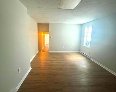 106 S Market Street - Photo Thumbnail 6