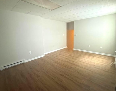 106 S Market Street - Photo Thumbnail 4