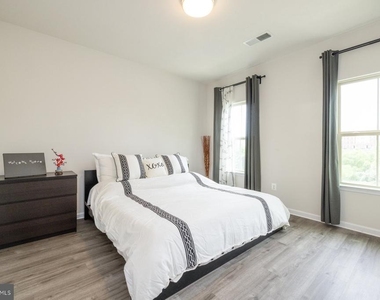 5861 Oakdale Village Road - Photo Thumbnail 16
