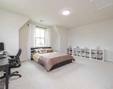 5861 Oakdale Village Road - Photo Thumbnail 22