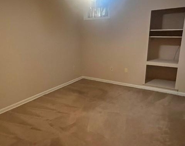 2306 Alava Court - Photo Thumbnail 33