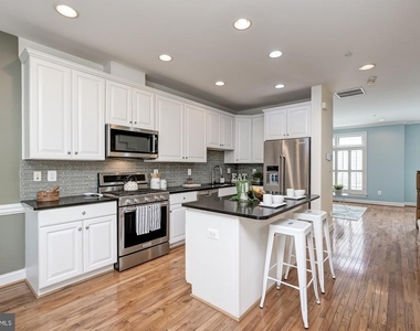 1236 Harbor Island Walk - Photo Thumbnail 10