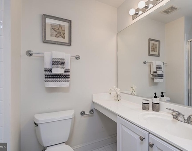 1236 Harbor Island Walk - Photo Thumbnail 53