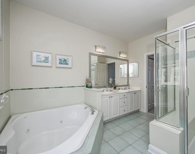 1236 Harbor Island Walk - Photo Thumbnail 31