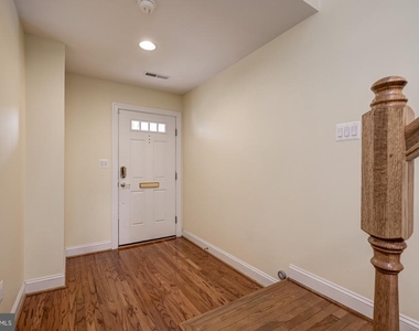 1236 Harbor Island Walk - Photo Thumbnail 2
