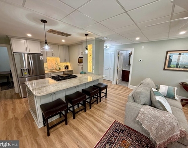 110 Annapolis Street - Photo Thumbnail 2