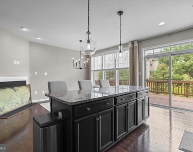 858 Nancy Lynn Lane - Photo Thumbnail 7